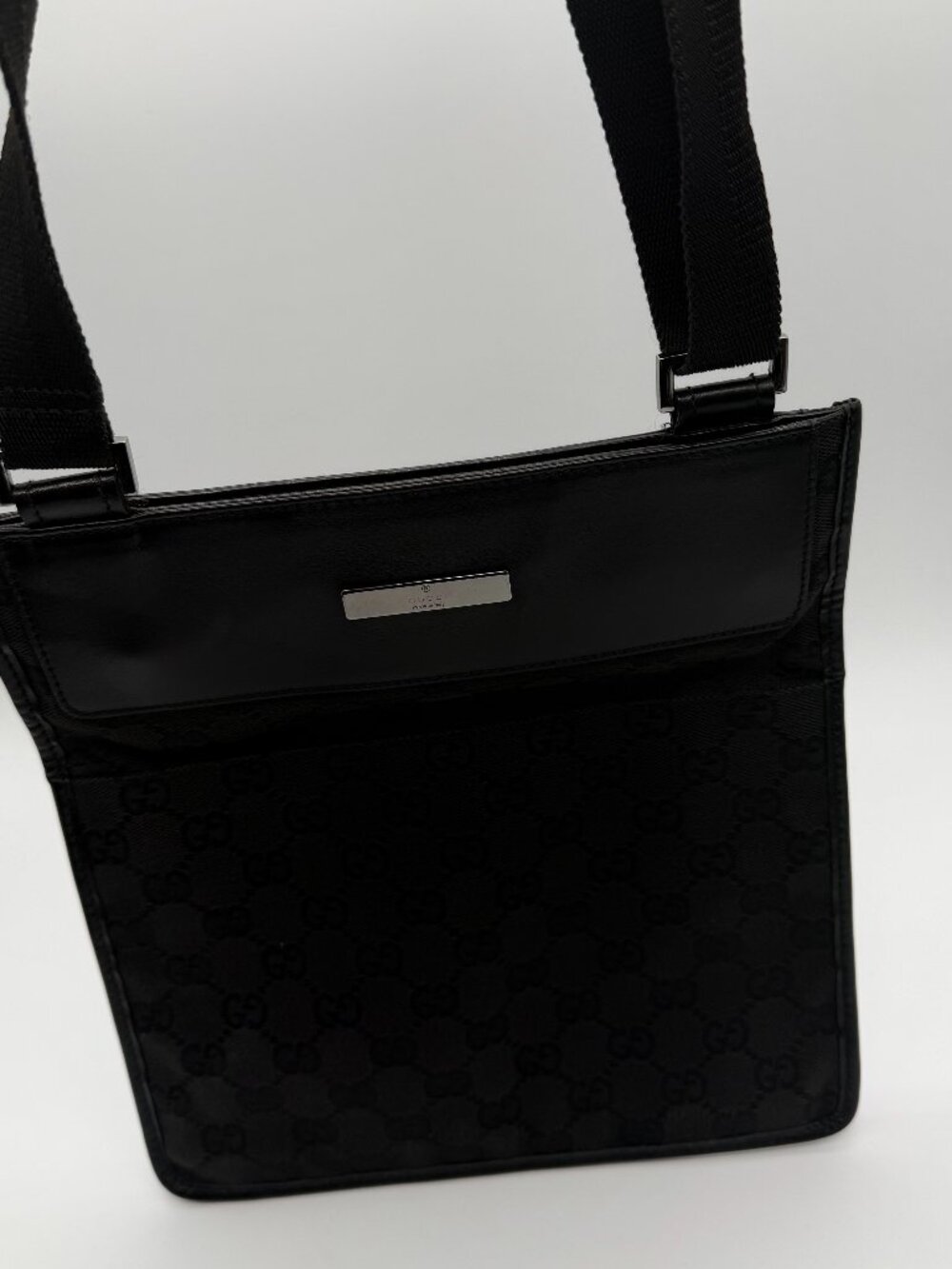 Gucci Black GG Flat Messenger bag w/certificate of authenticity and dustbag